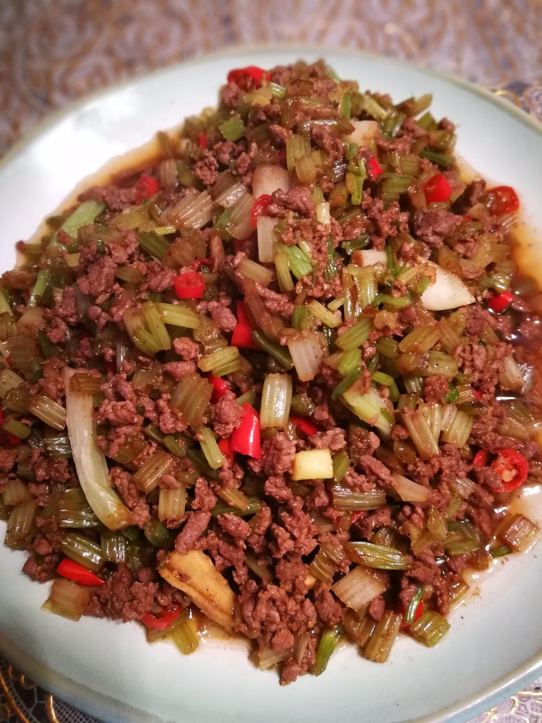芹菜牛肉末「下饭神器」