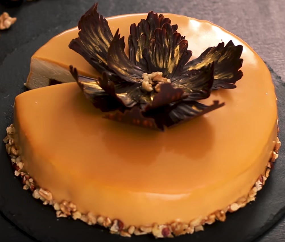 Belgian Chocolate and Salted Caramel Cake (500-550 grams) – Tuileries  Patisserie