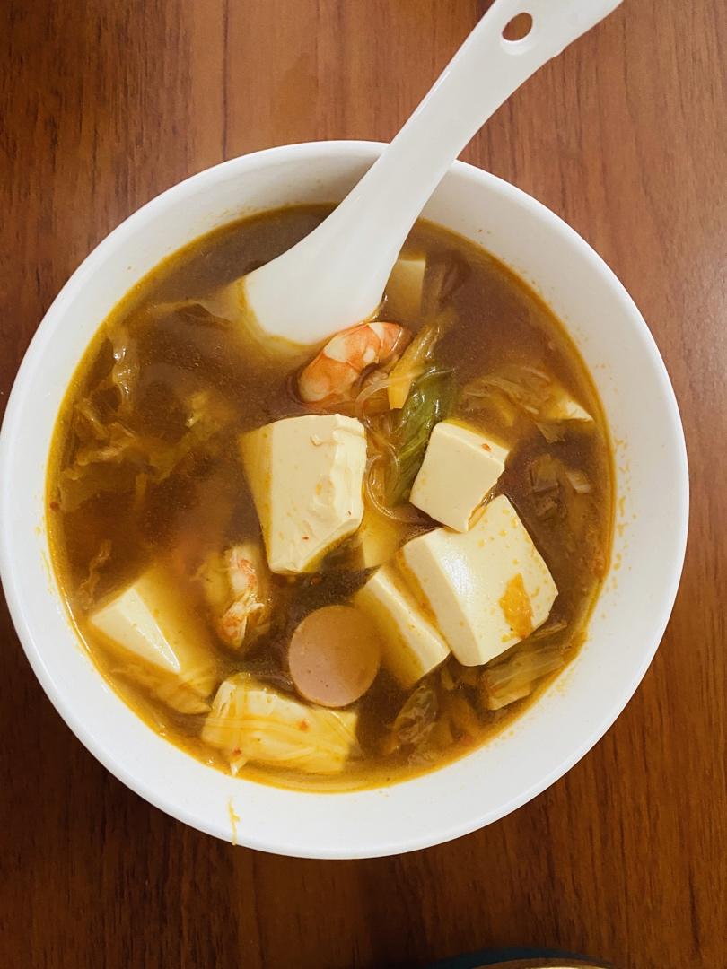 辣白菜海鲜豆腐汤