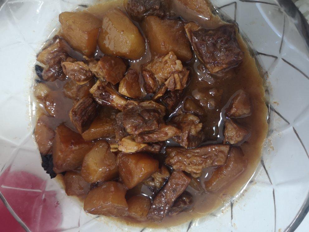 红烧萝卜牛腩