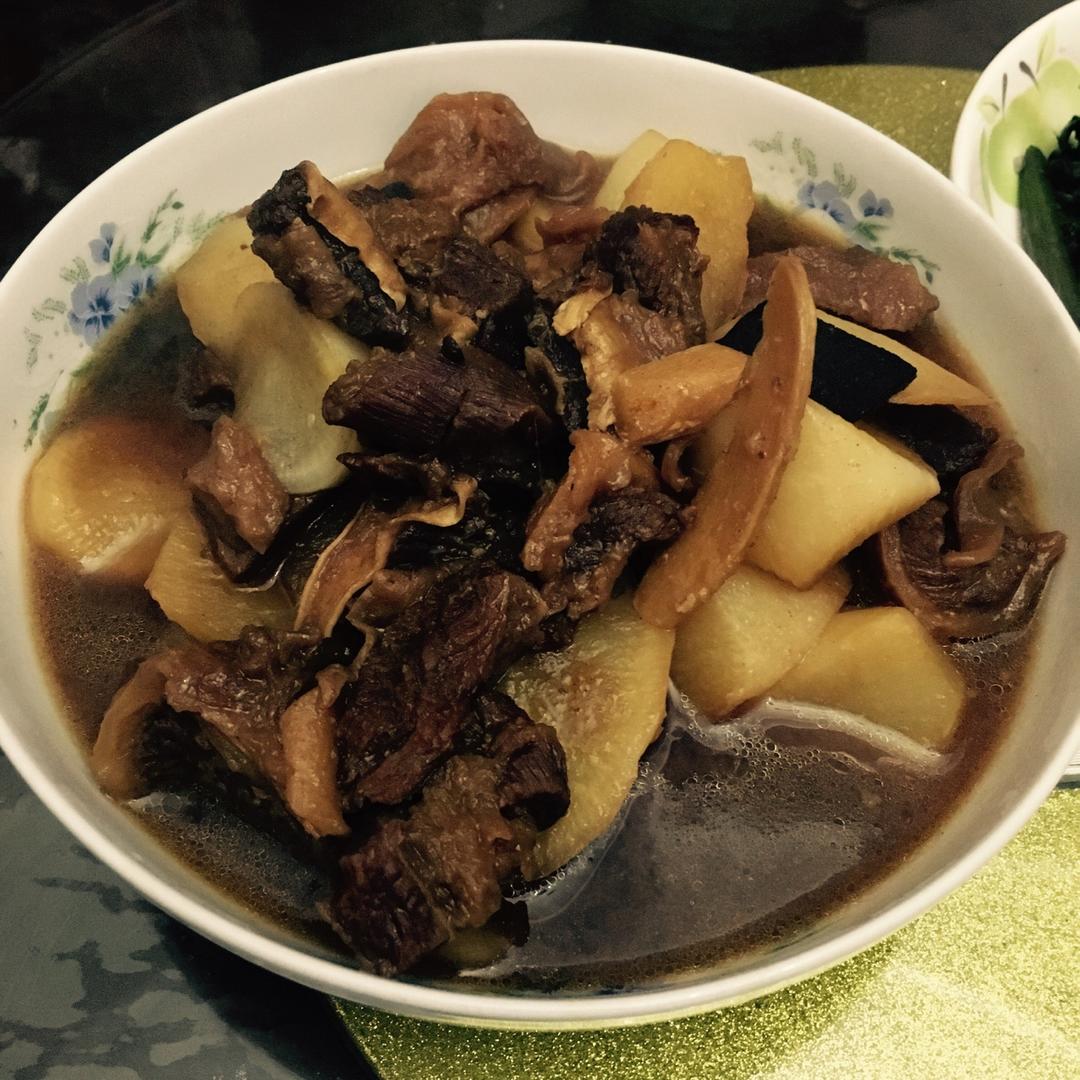 萝卜炖牛腩