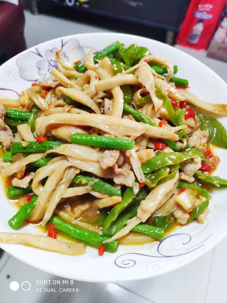 杏鲍菇炒肉的做法