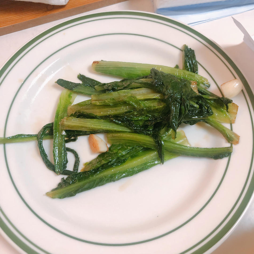 油麦菜最简单又好吃的做法
蒜蓉油麦菜