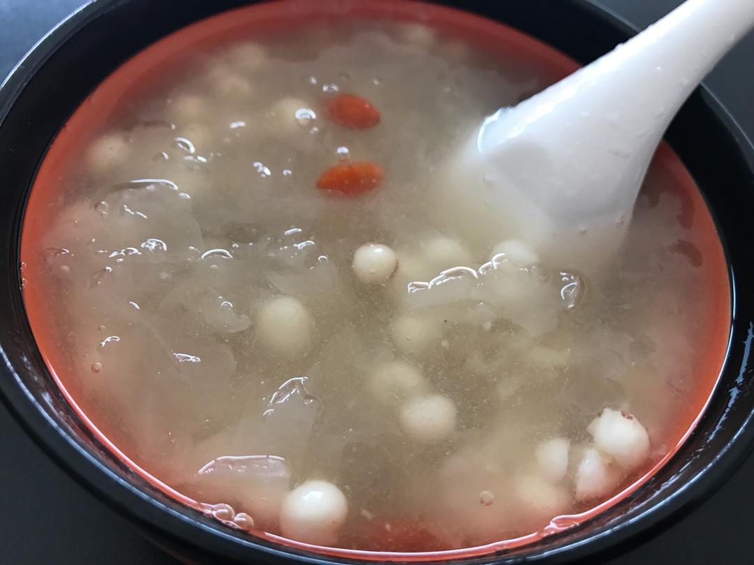 薏仁莲子银耳羹