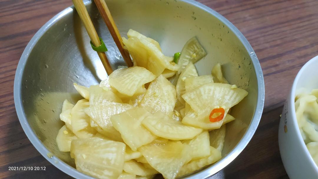 三步爽口酸酸辣辣腌萝卜片小咸菜