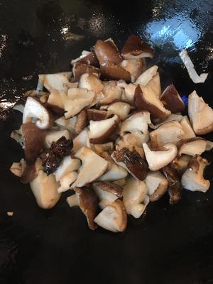 香菇烧豆腐「素」的做法 步骤3