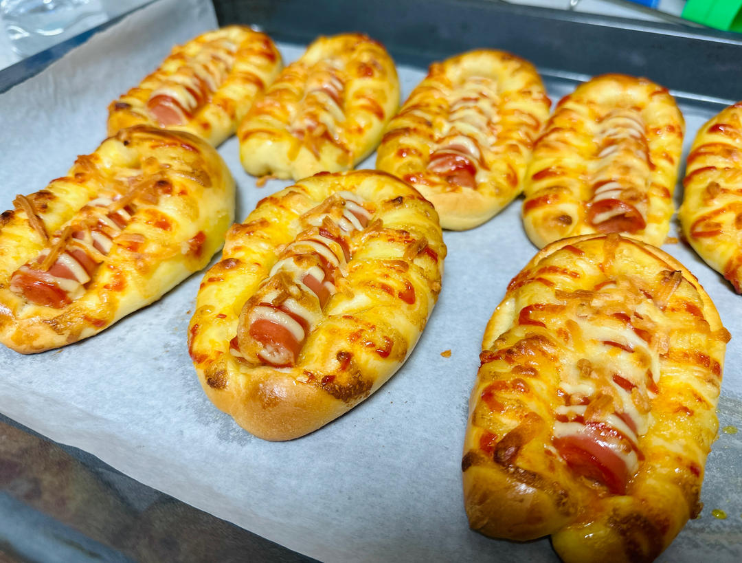 一个面团撑起一家店的台式面包—香肠面包