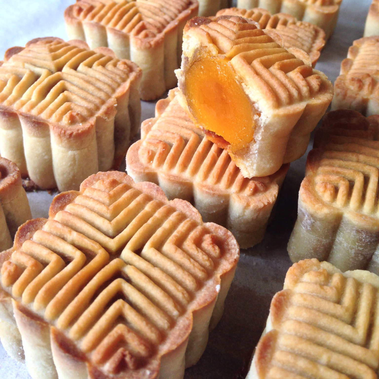 广式月饼—蛋黄莲蓉月饼