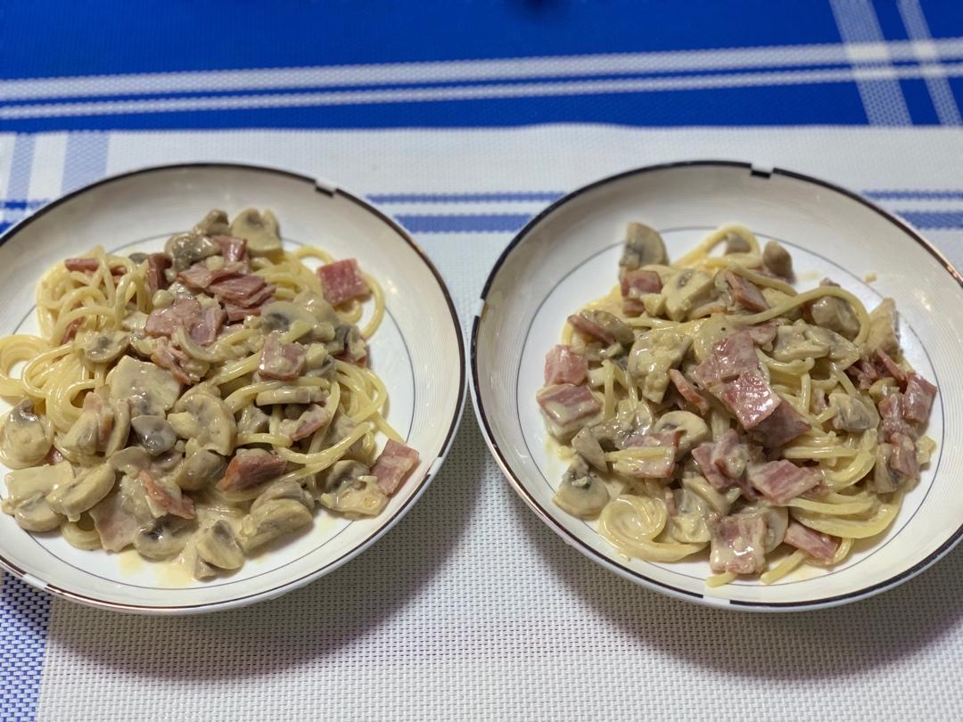 白蘑菇奶油培根意面
