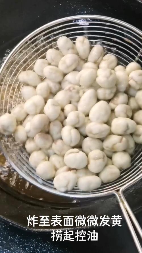 糖花生的做法 步骤6