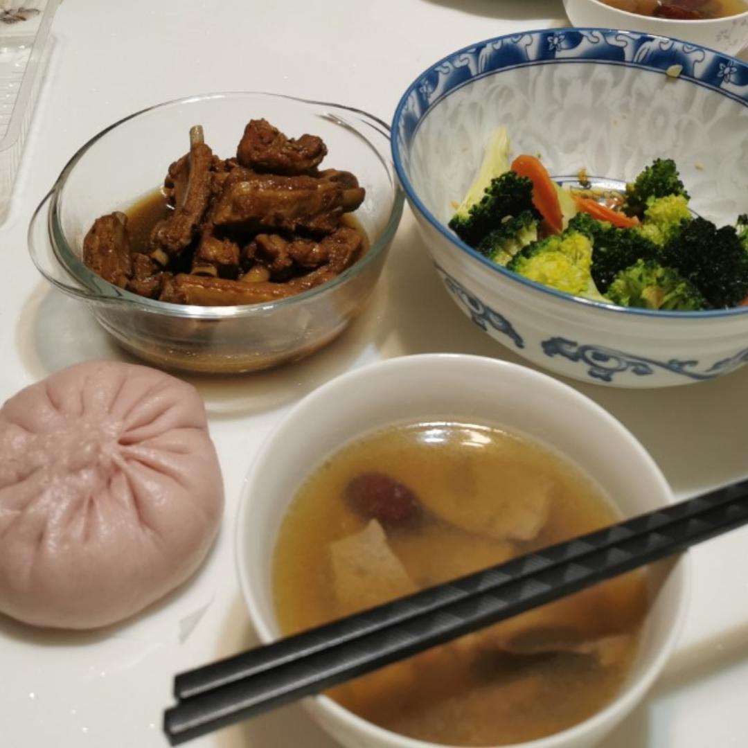 猪肝瘦肉汤
