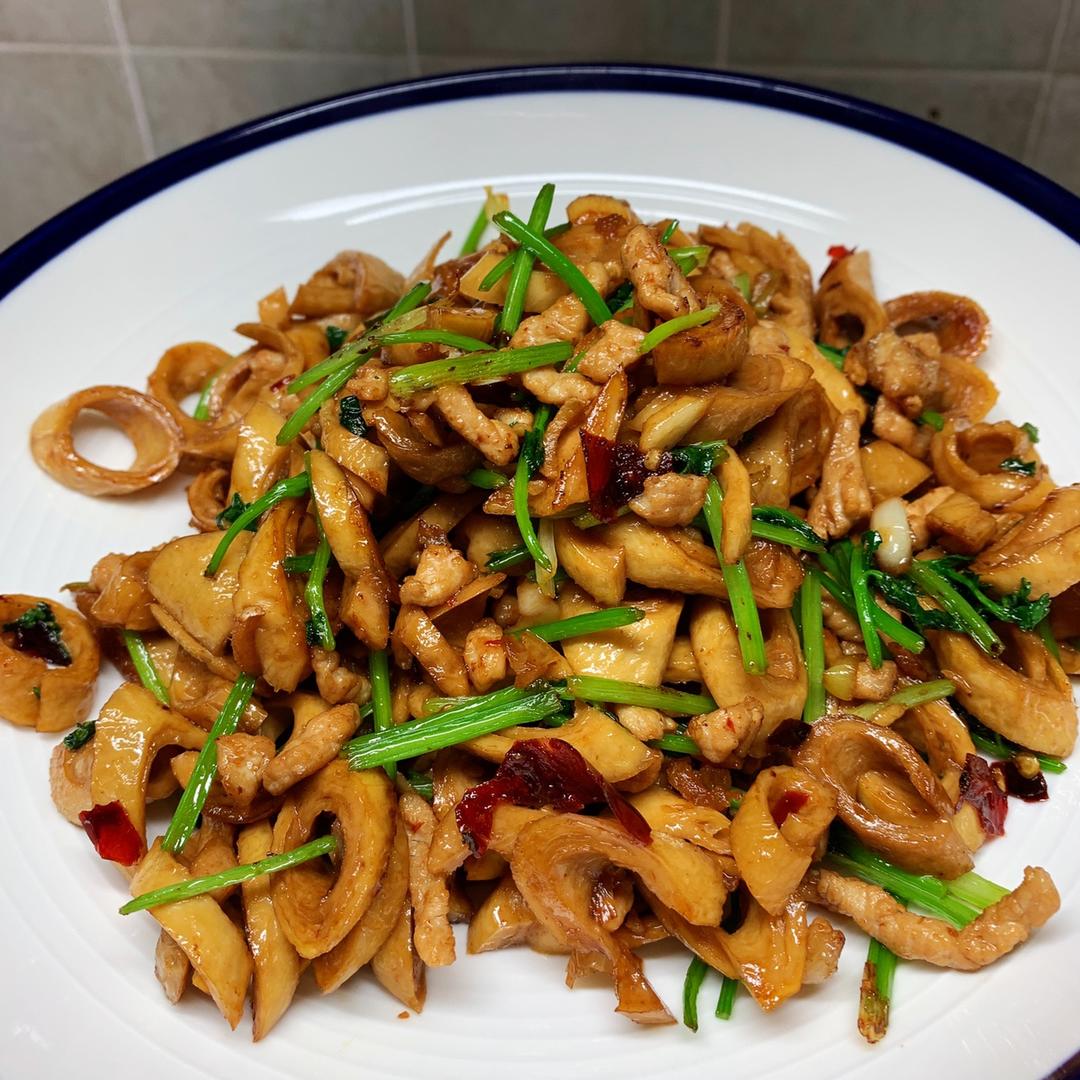 辣腚眼子做的豆笋炒肉