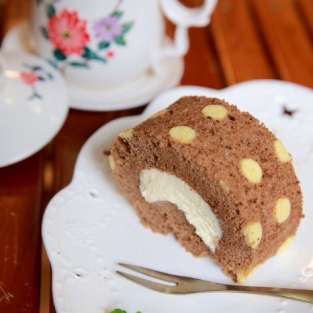 可可奶油波点蛋糕卷