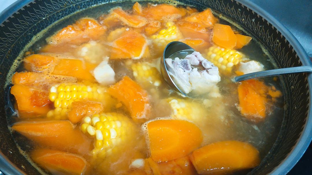 胡萝卜玉米木瓜椰浆浸鸡