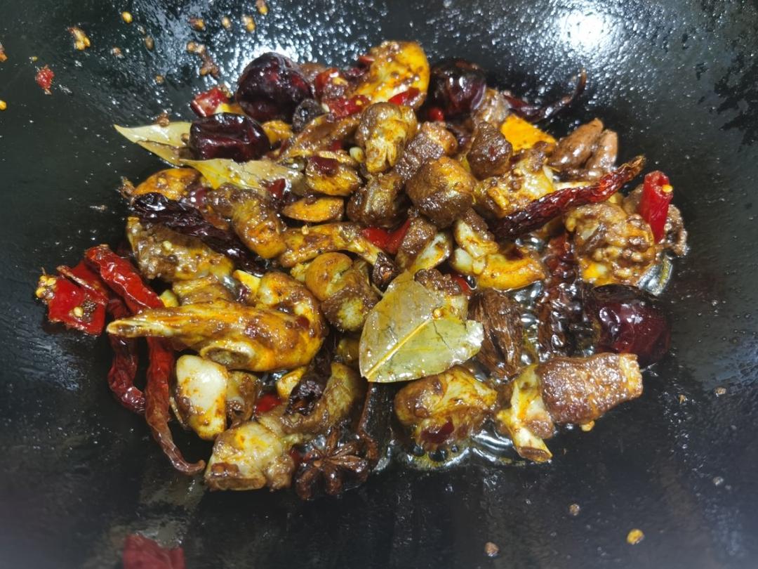 厨师长教你：用土灶烧“乡村啤酒鸭”，味道安逸得不摆了