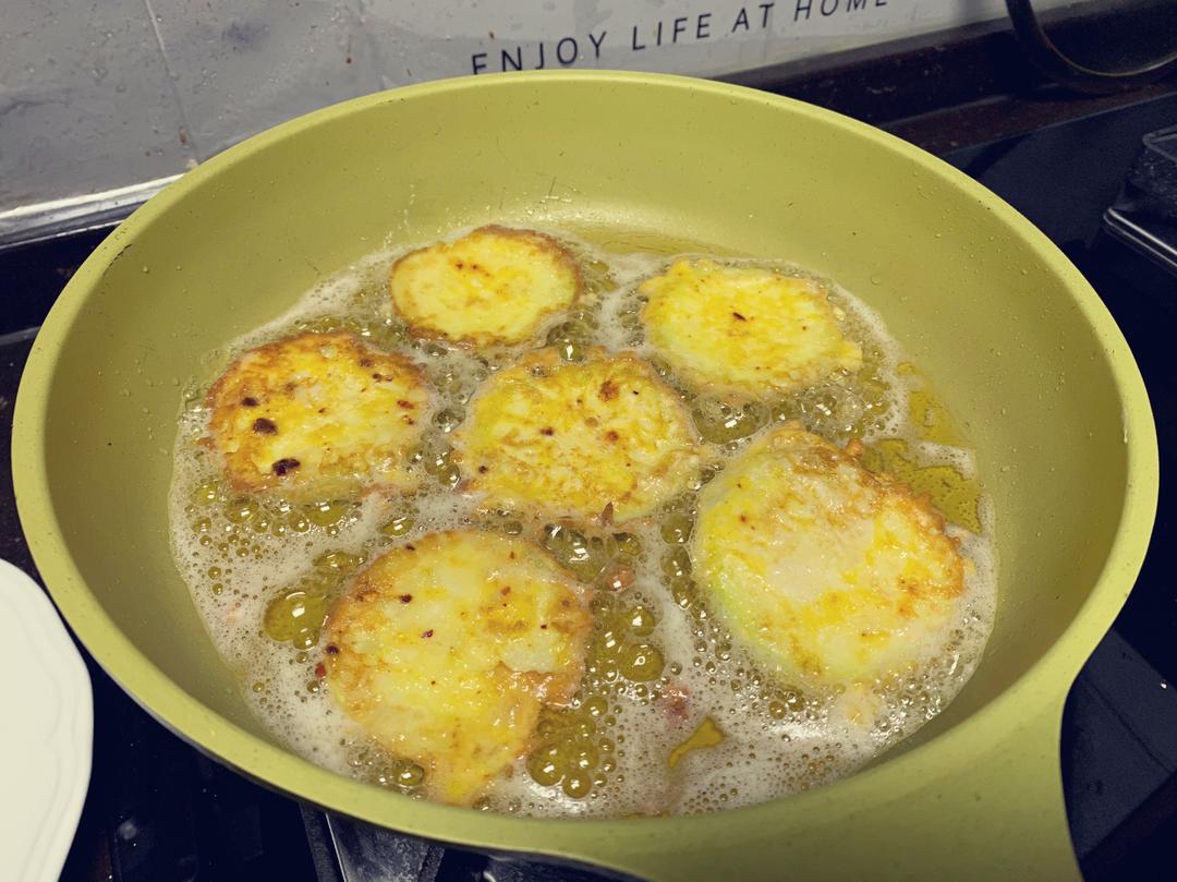 边做边吃 -原料简单的韩式西葫芦饼的做法