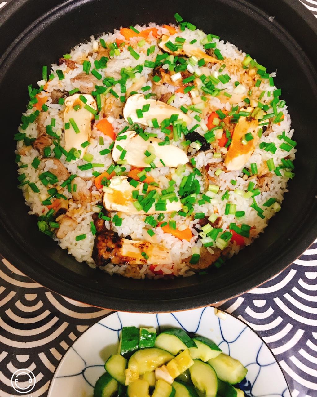 阿莫jtt做的松茸焖饭