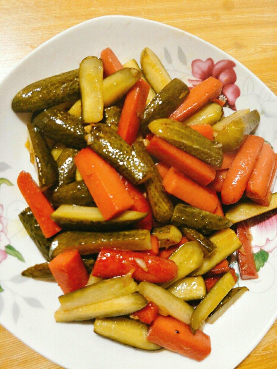 酸黄瓜炒火腿肠