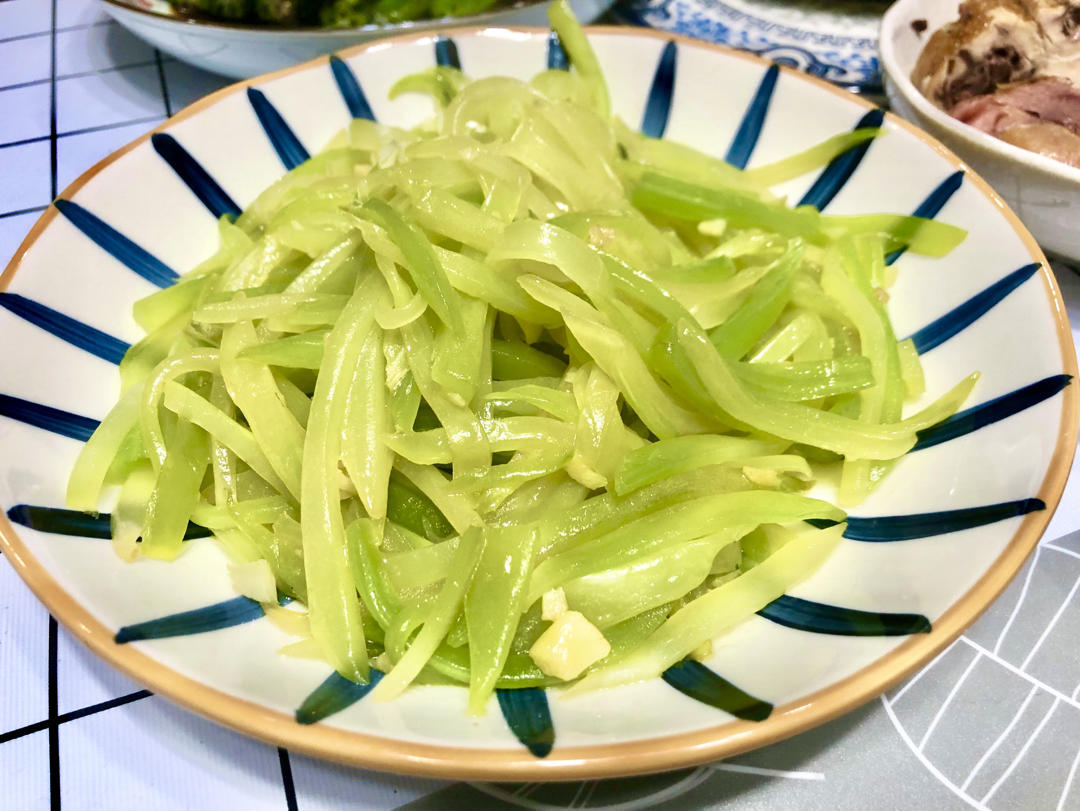 凉拌莴笋丝