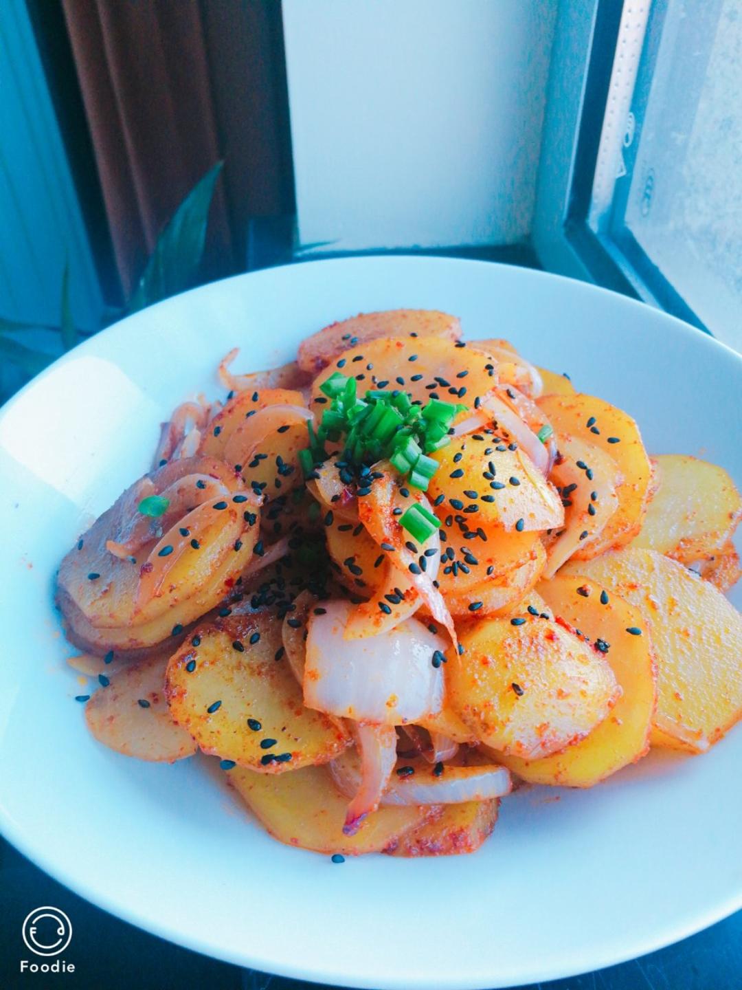 边吃边流泪的「孜然土豆片」