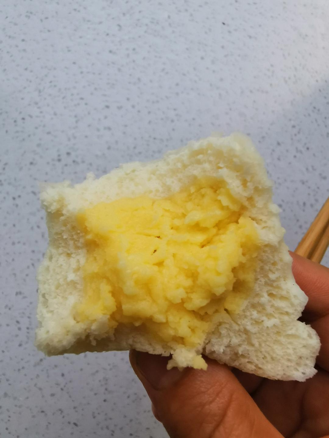 松软香甜的奶黄包，很快就可以搞定。