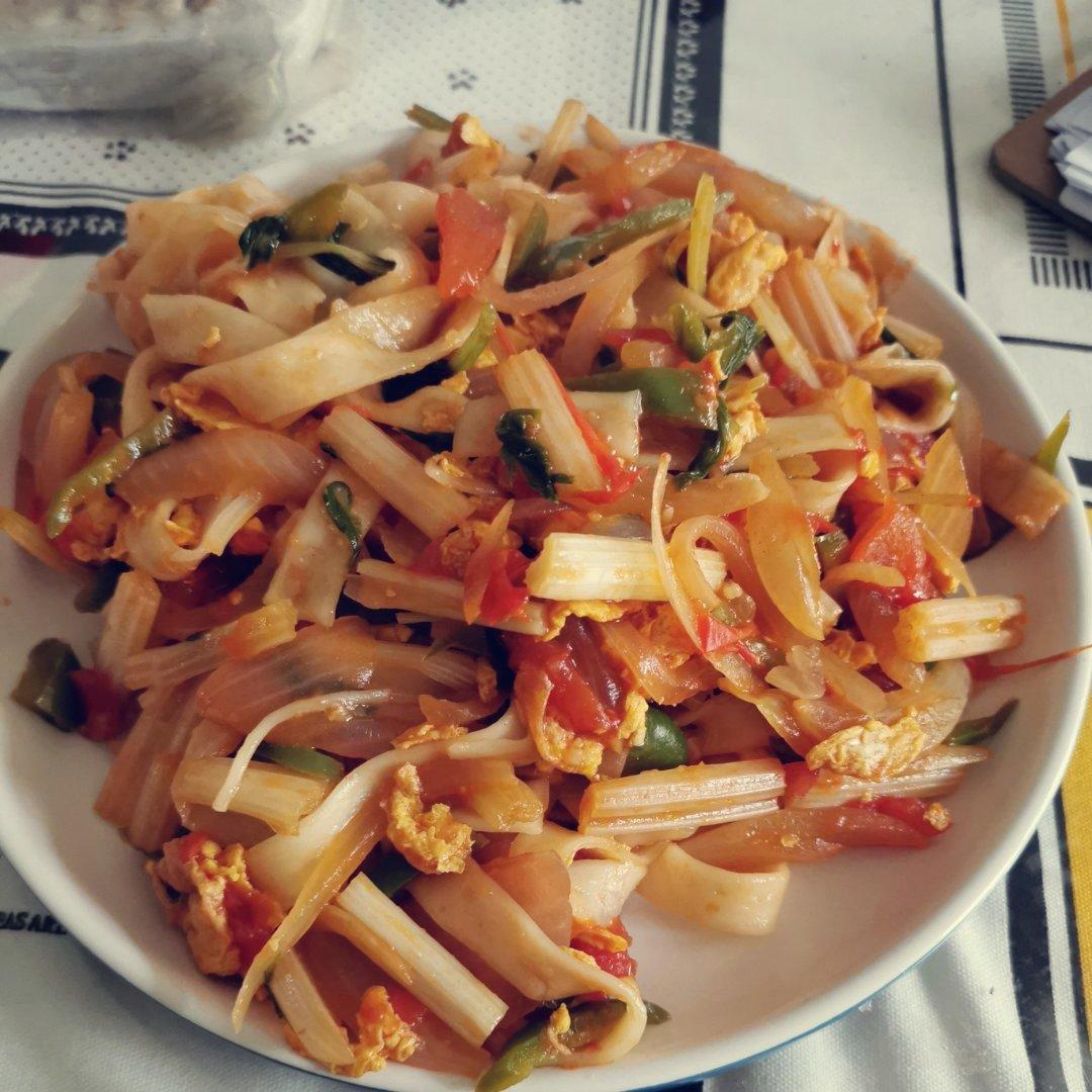 【小高姐】炒拉条子 记忆中西红柿汁裹着的那碗粗面条