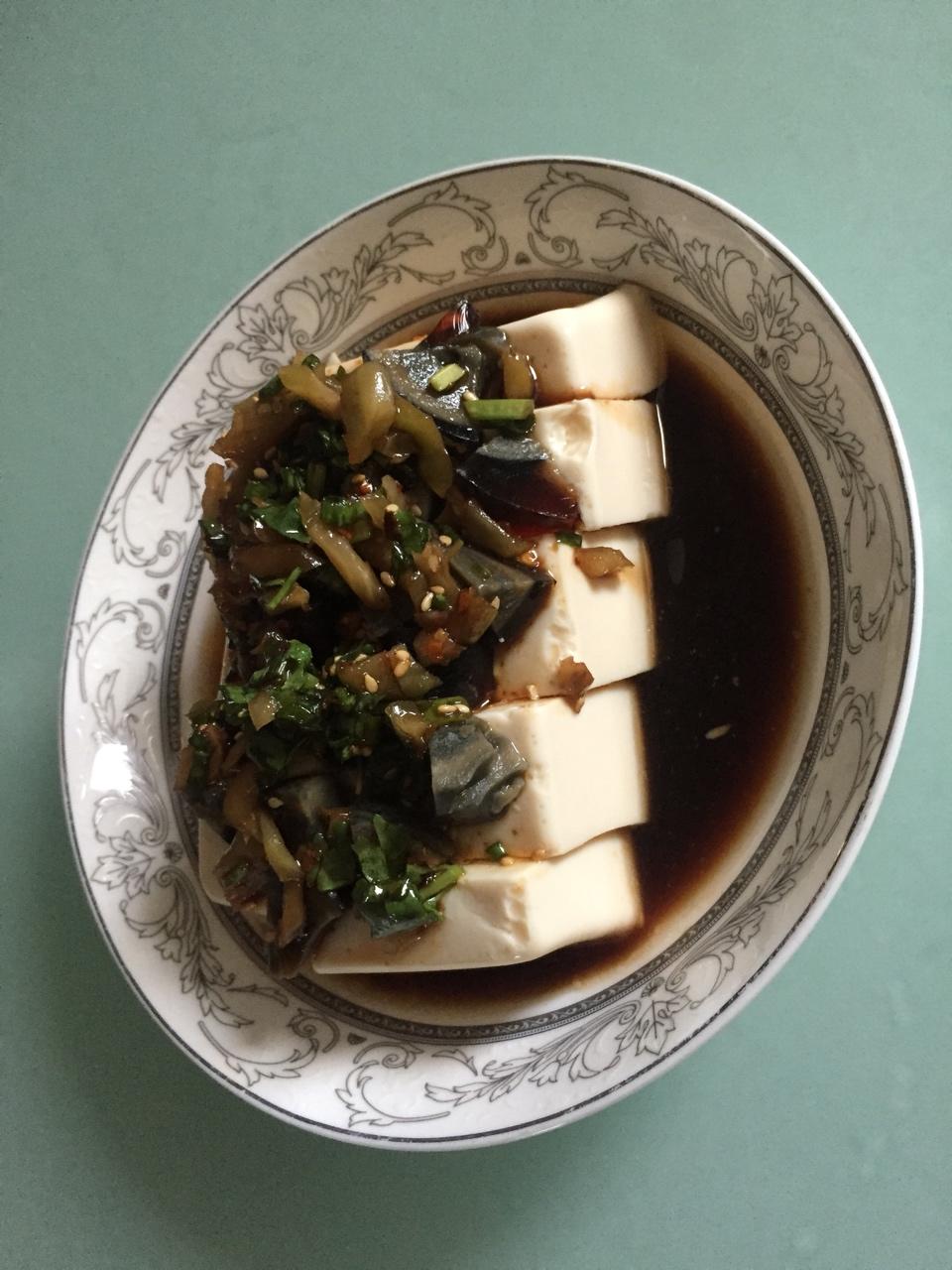 皮蛋拌豆腐