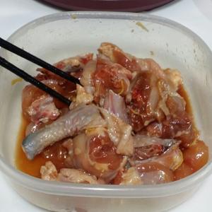 冬菇云耳蒸鸡的做法 步骤3