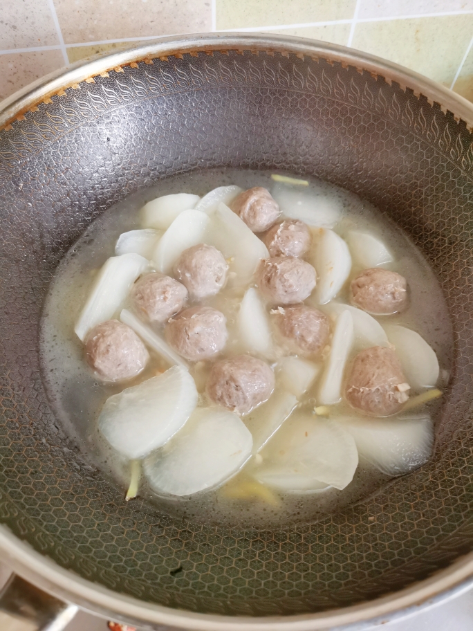 牛肉丸子萝卜汤，简单易做的鲜美味道的做法 步骤8
