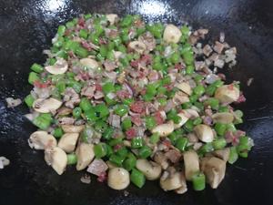 松露培根蘑菇炒饭的做法 步骤4