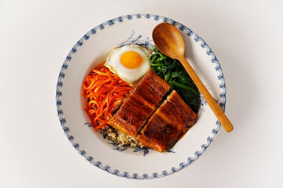 蒲烧鳗鱼藜麦盖饭