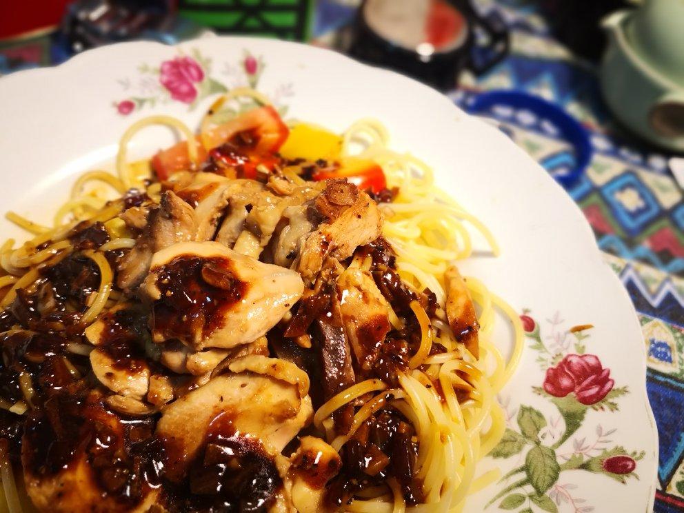 黑椒鸡丝意面