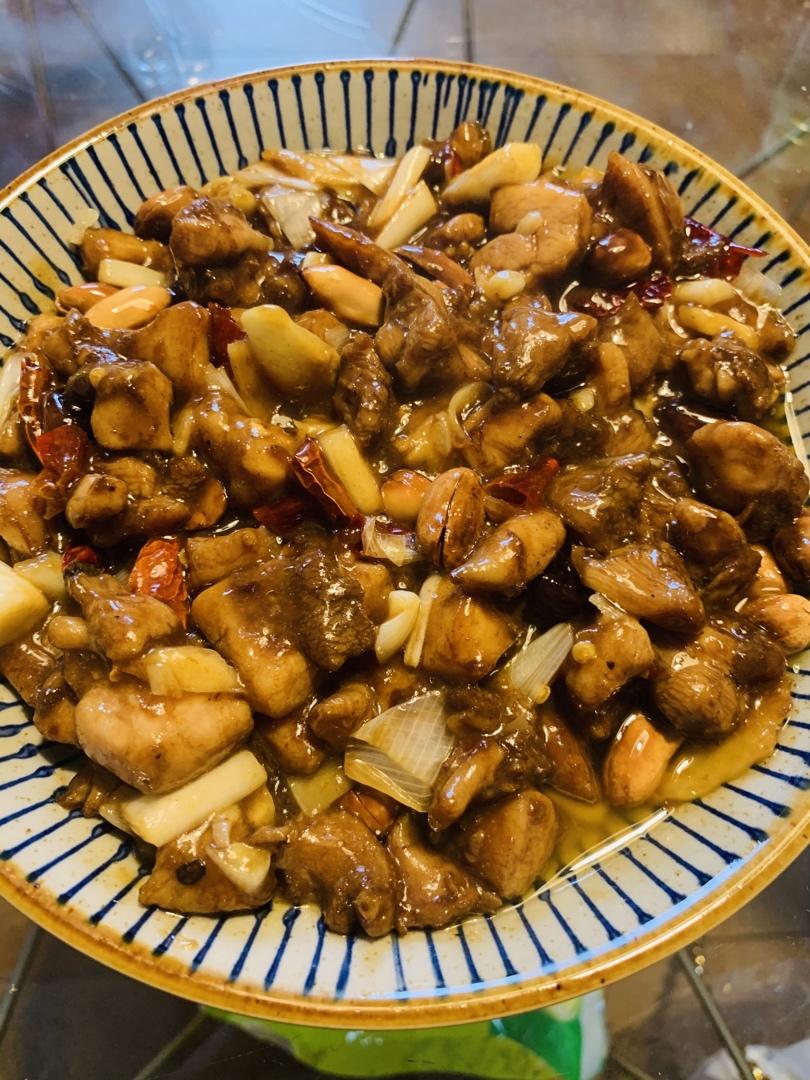 〈宫保鸡丁〉，小时候最爱的菜之一，郫县豆瓣酱版。欣小厨 😉