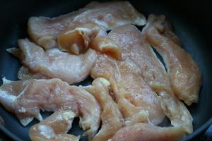 鹰嘴豆番茄罗勒炖鸡肉的做法 步骤6