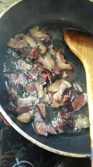 腊肉土豆焖饭的做法 步骤3