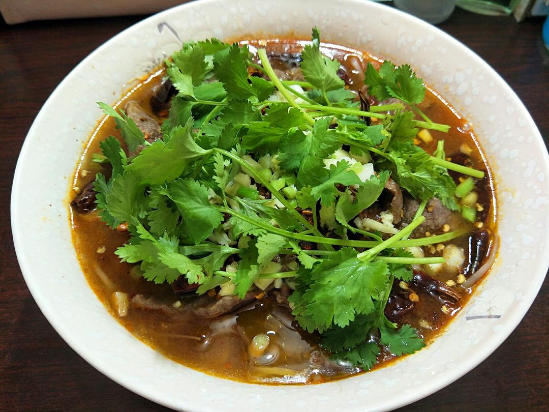 水煮牛肉：《中餐厅》张亮拿手菜（视频菜谱）