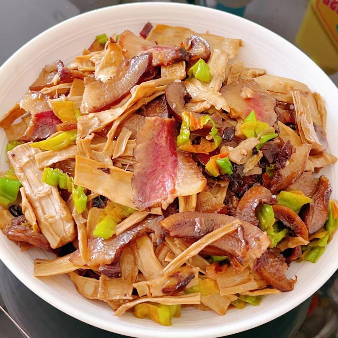 腊猪脸焖干竹笋(腊猪头肉)