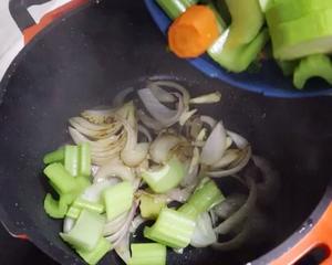 健康一锅端·万能蔬菜高汤的做法 步骤6