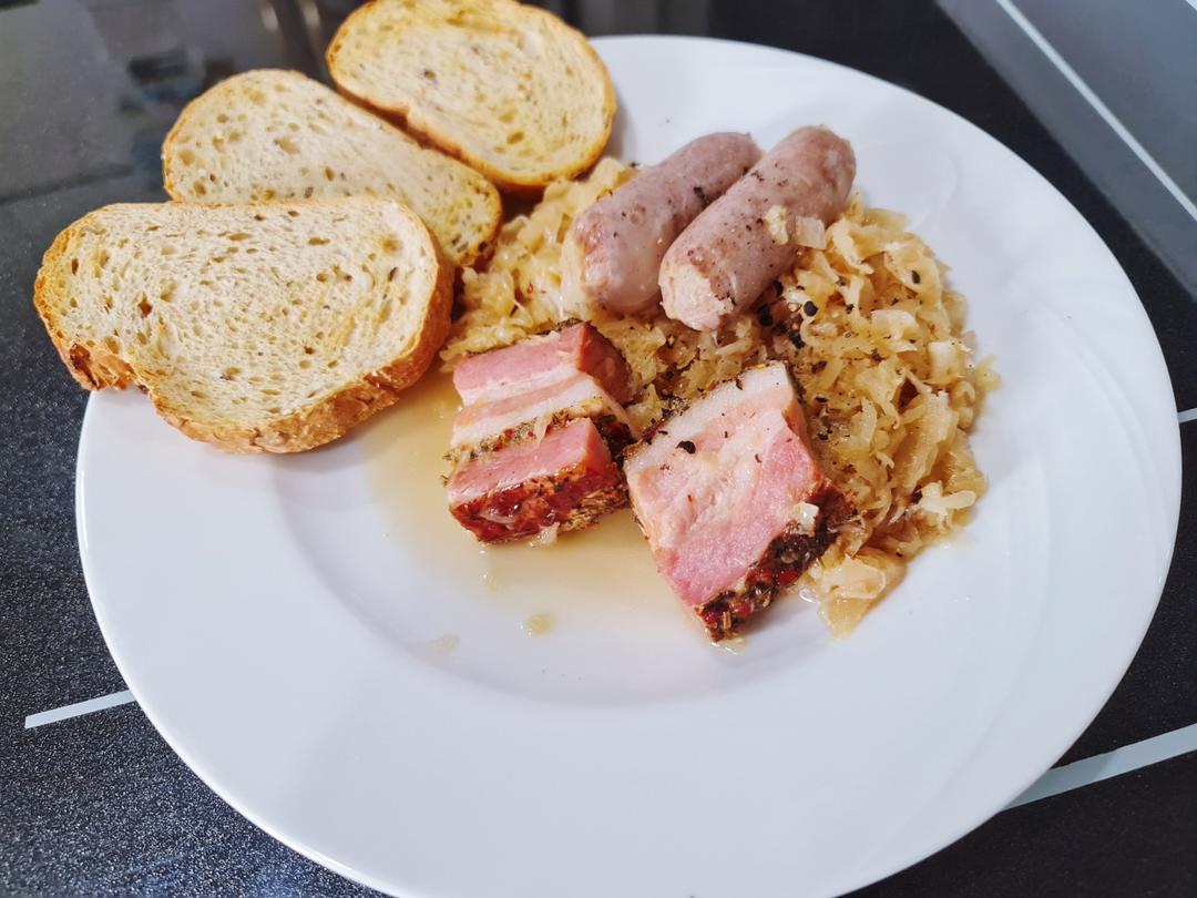 德国酸菜炖香肠熏肉