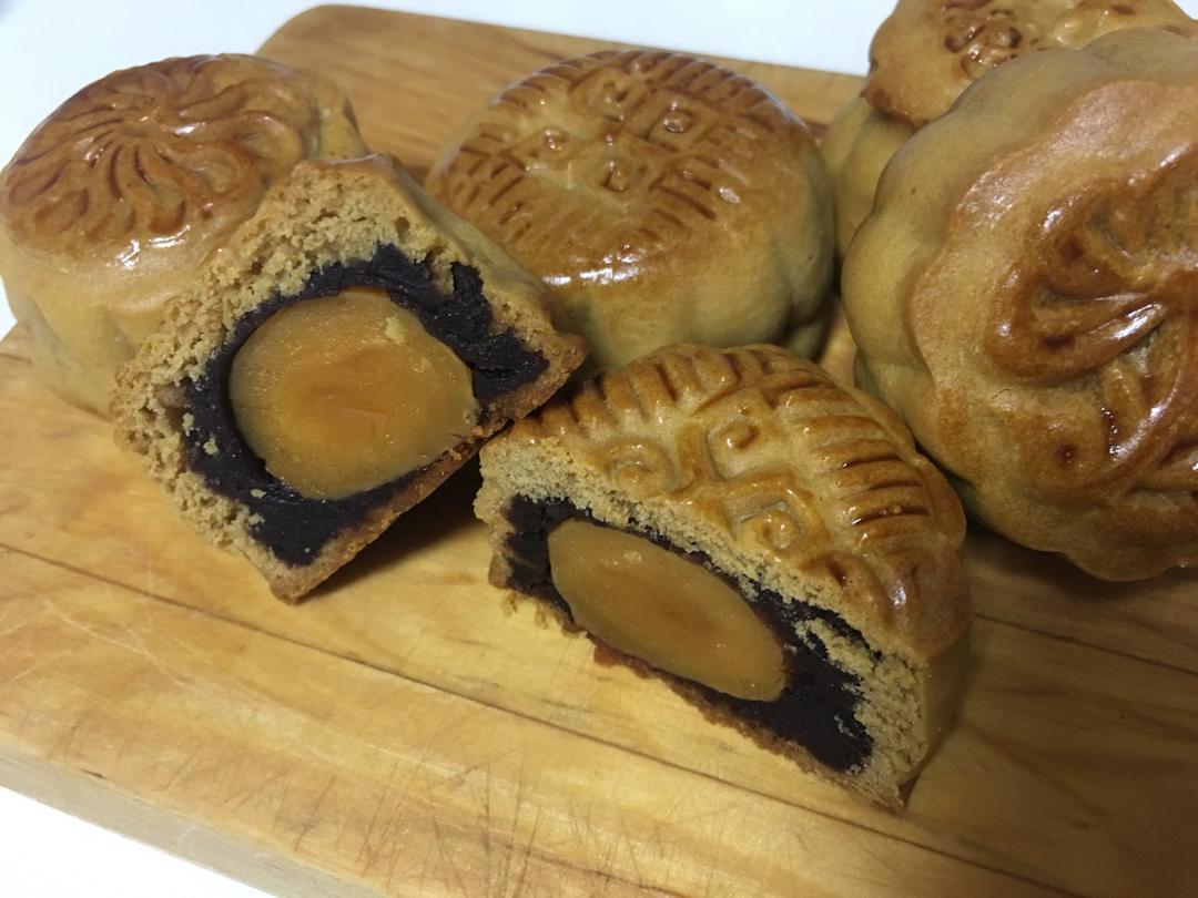 广式经典——白莲蓉蛋黄月饼