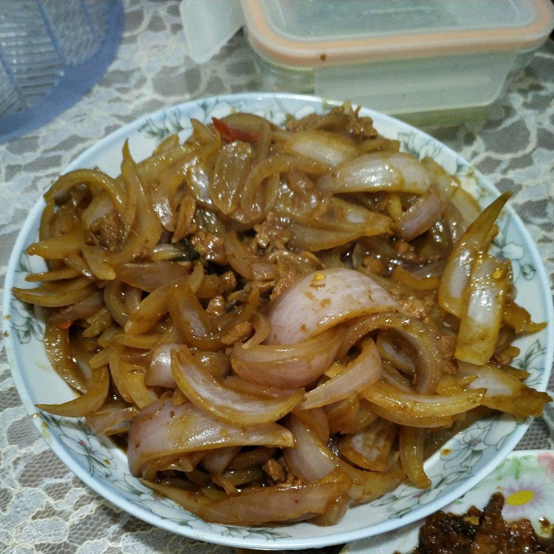 洋葱炒肉