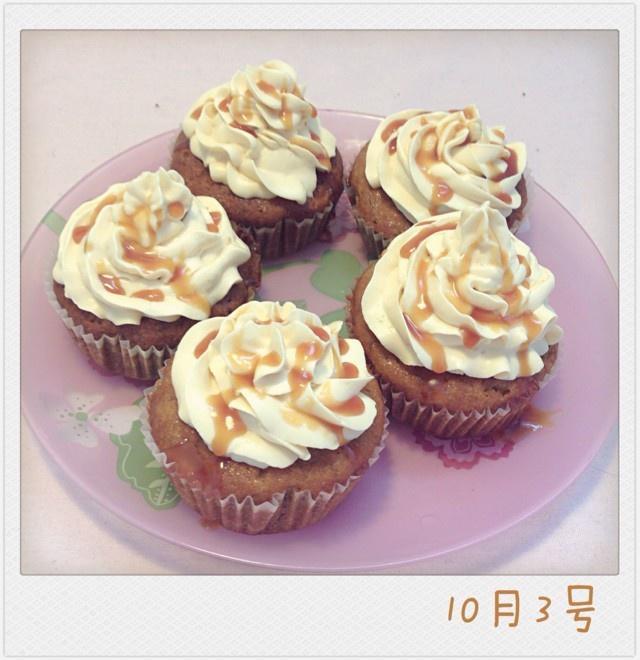 Banana cupcake with caramel frosting的做法