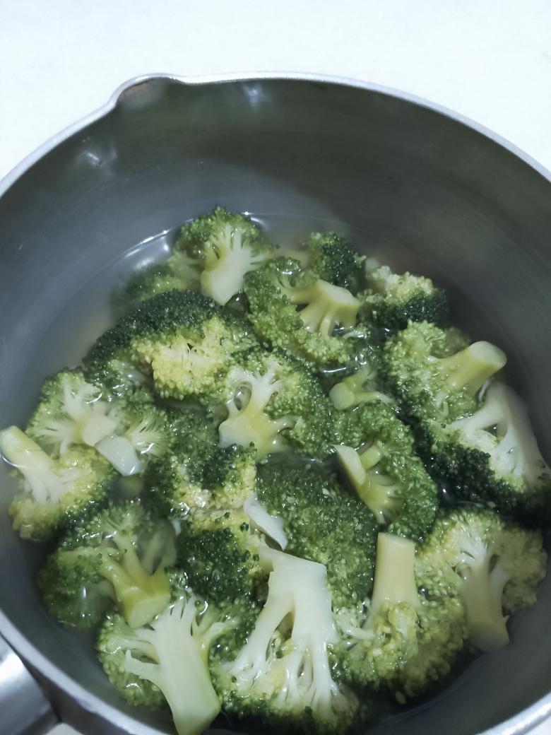 西兰花梅条肉，匀浆饮食