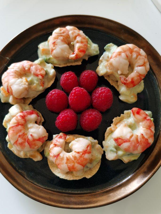 薯片牛油果大虾沙拉