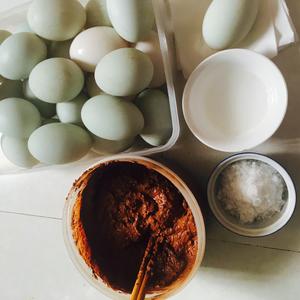 红泥腌鸭蛋的做法 步骤5