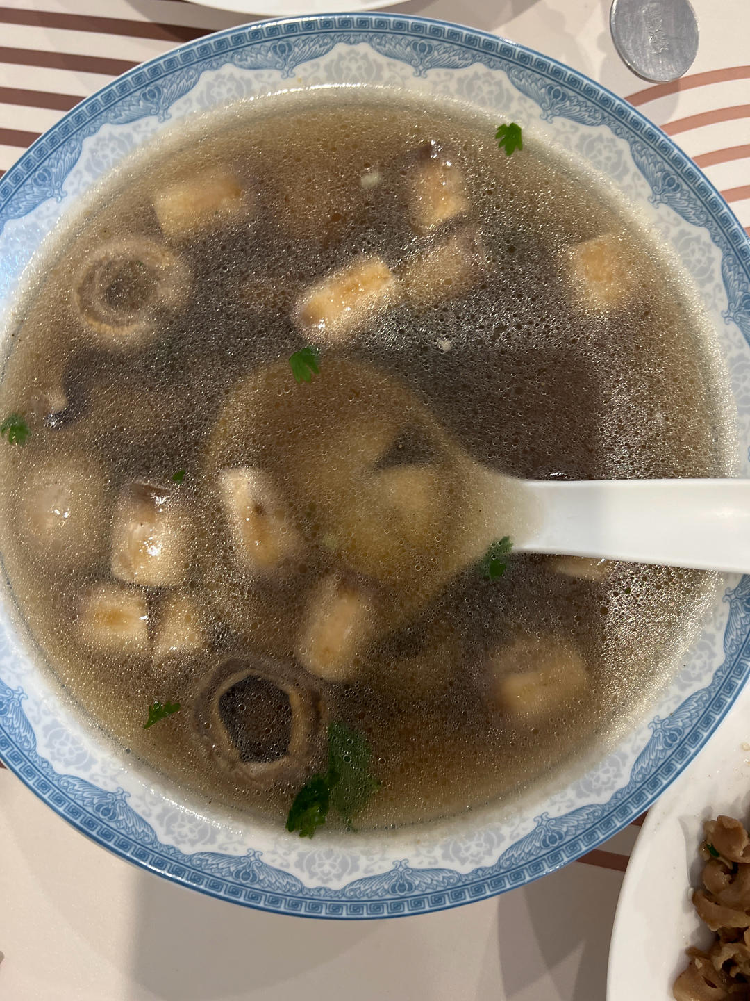 鲜掉眉毛口蘑汤