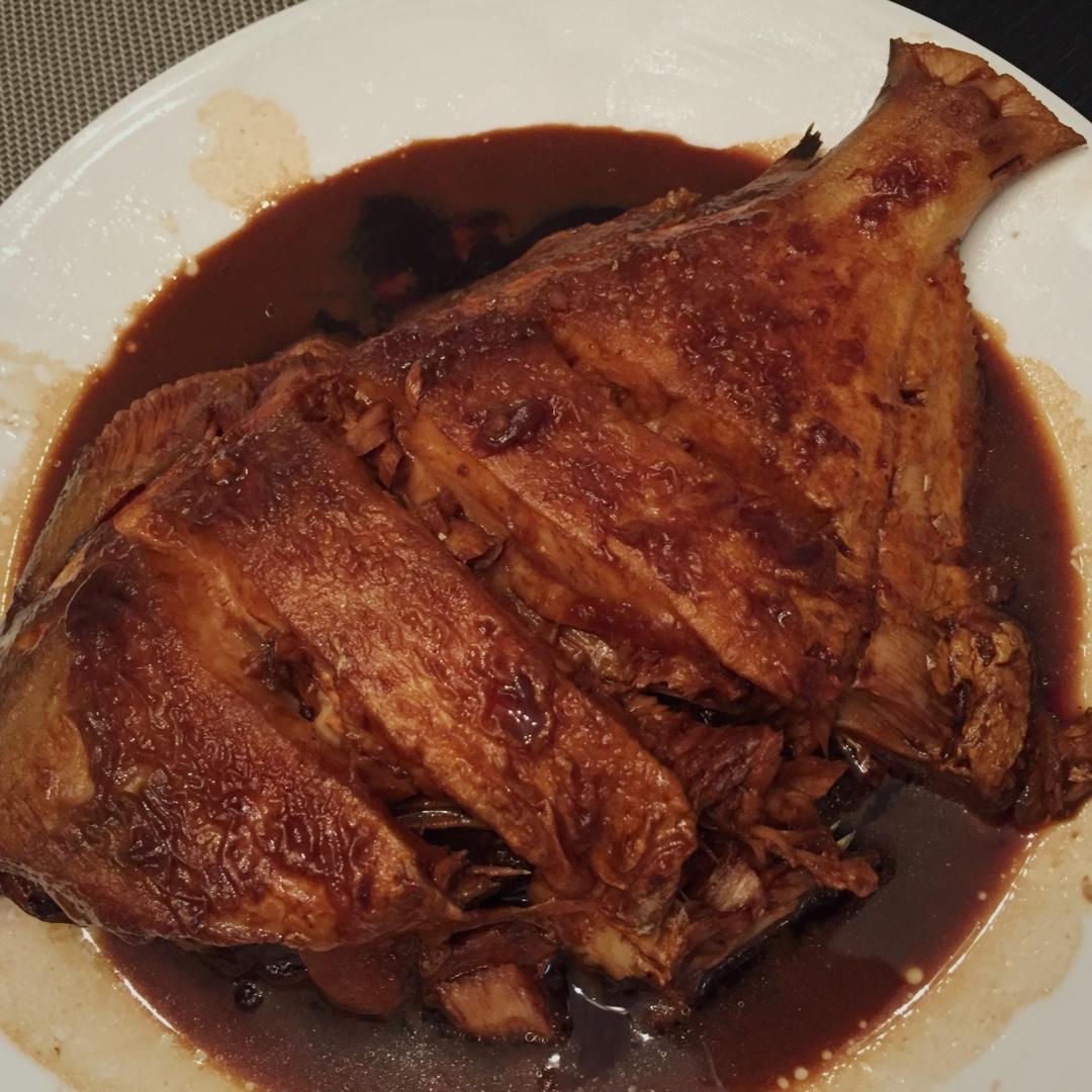 传统中式红烧平鱼