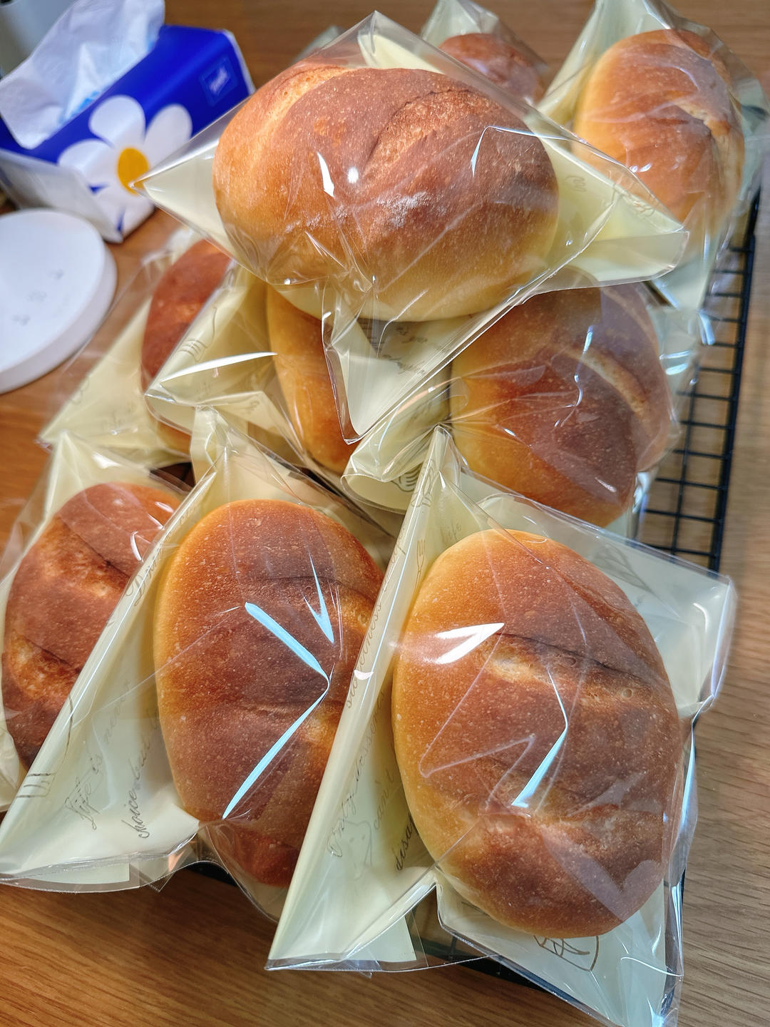 法棍夹一片沾糖的黄油，这款嘟米面包竟然这么好吃！