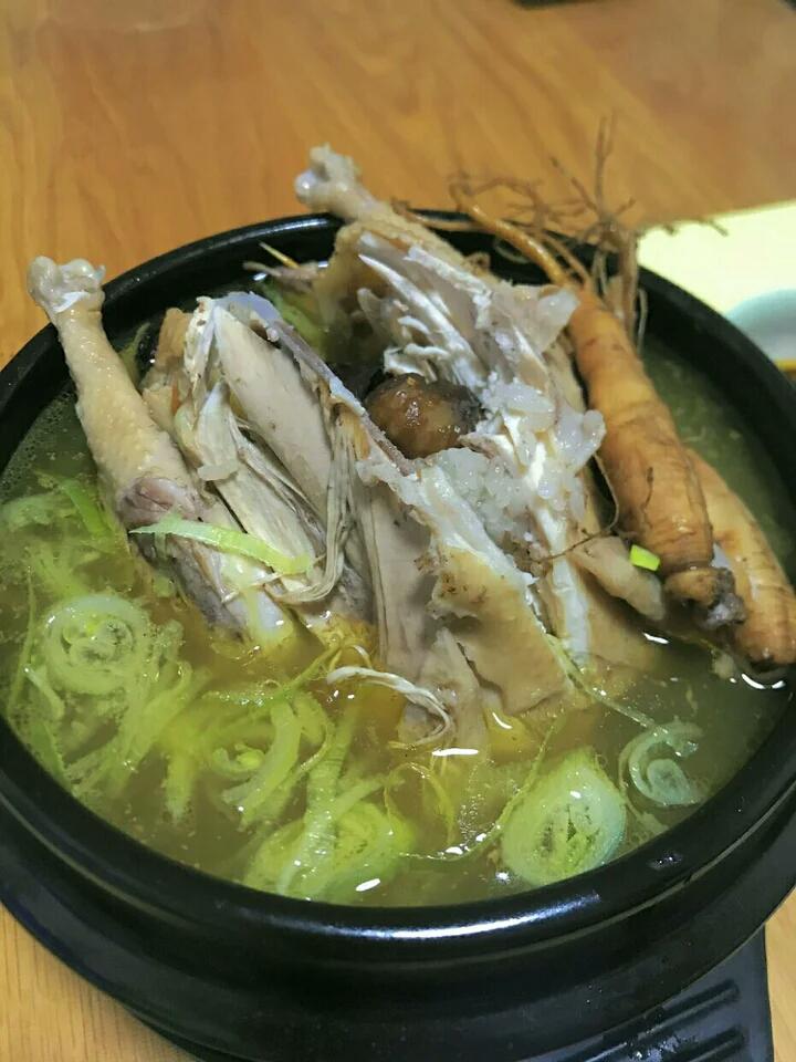 吃米该虾做的韩式鲜人参鸡汤