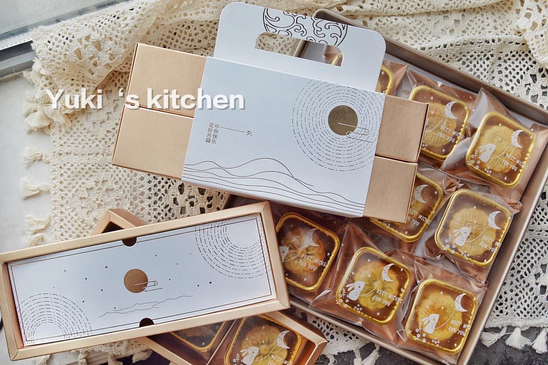 广式蛋黄莲蓉月饼